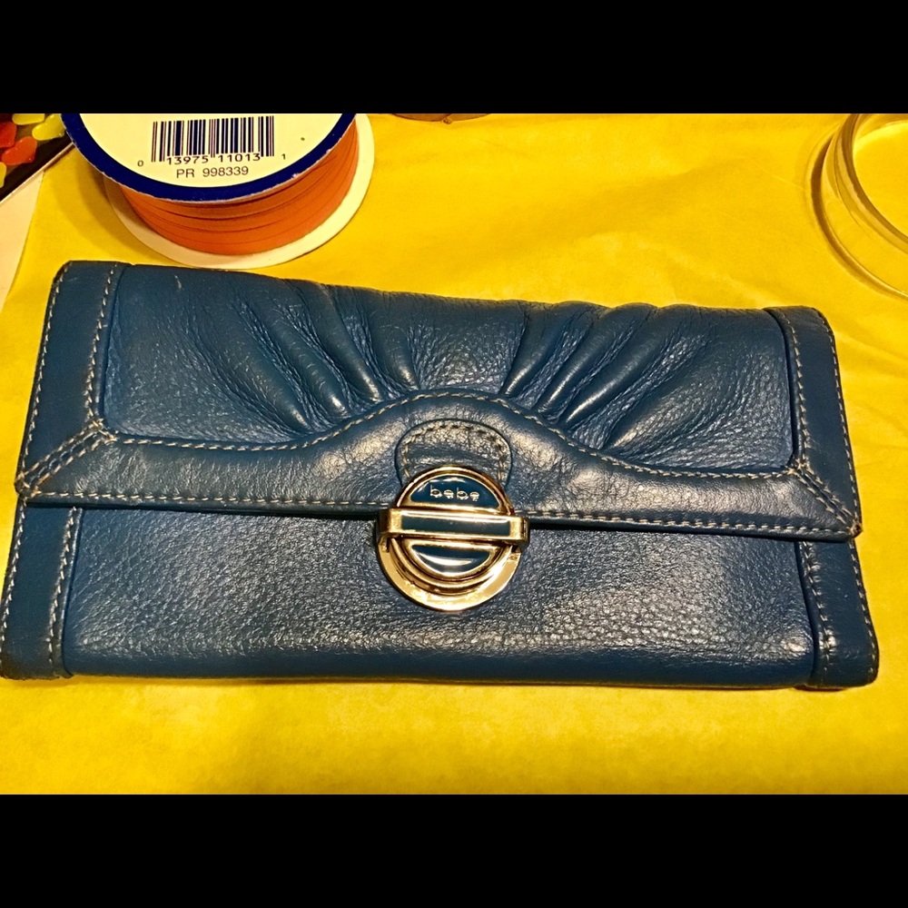bebe’s Press Latch 💯 Cowhide Leather Wallet